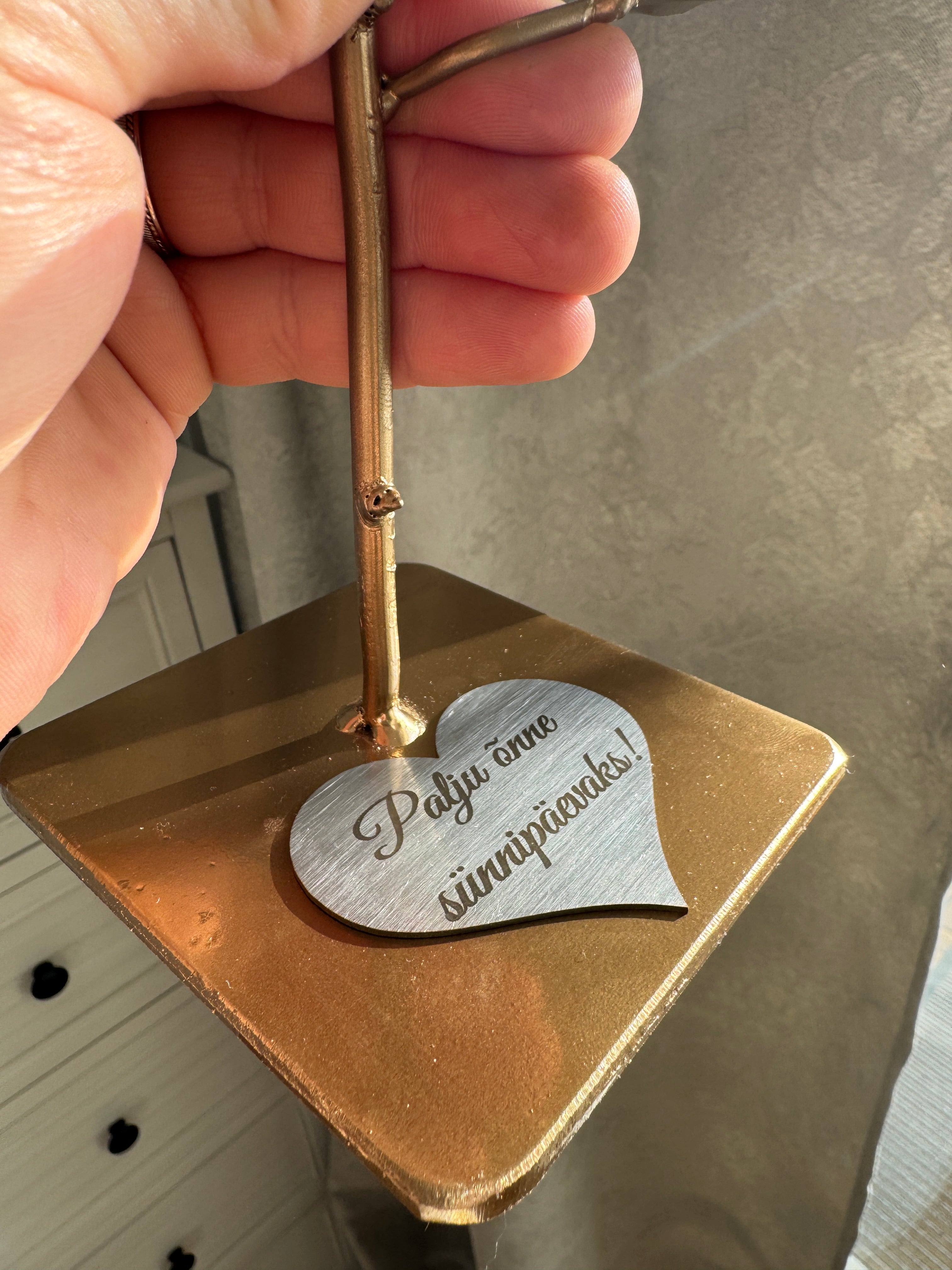 Kuldne Kolme Õiega Roos